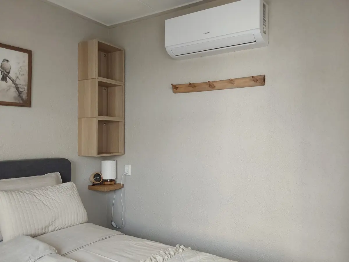 Airconditioning in de slaapkamer van B&B Bij Kaatje Thuis in Emmen